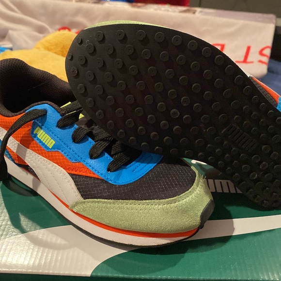 Like brand new Puma sneakers - Picture 2 of 4